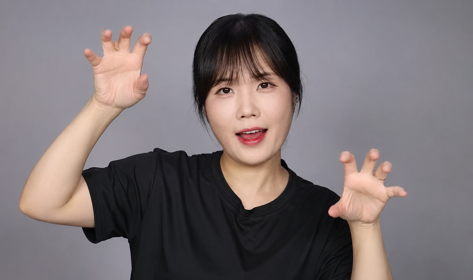 톡톡 튀는 표정의 귀여운 포즈.png